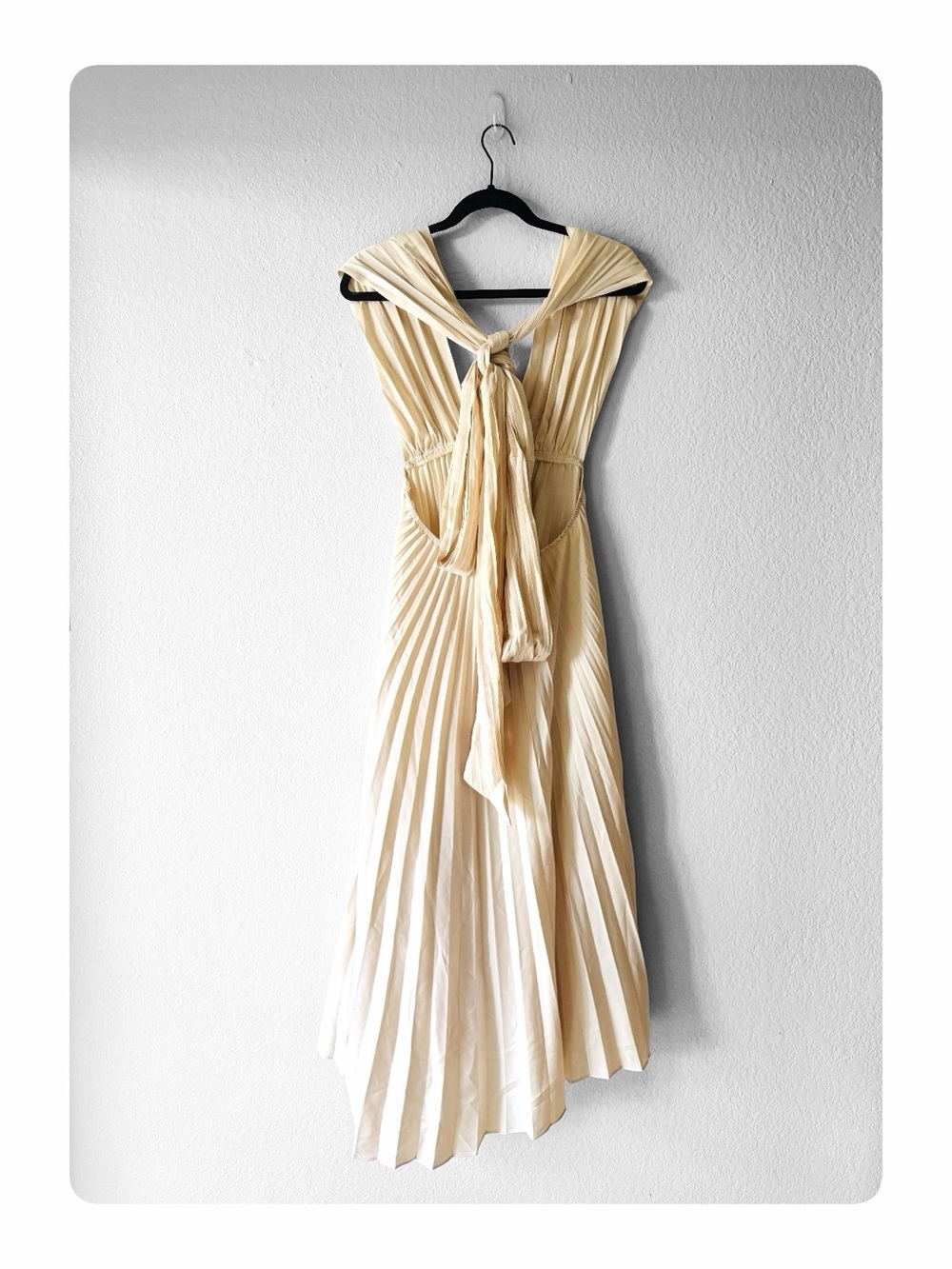 ★ Hello Molly Prime Asset Pleated Midi Gown Dress Champagne 8 ★ - Picture 7 of 17